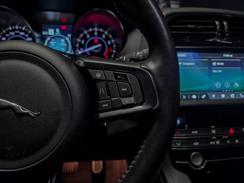 2019 Jaguar F-Pace - Image 13 of 19