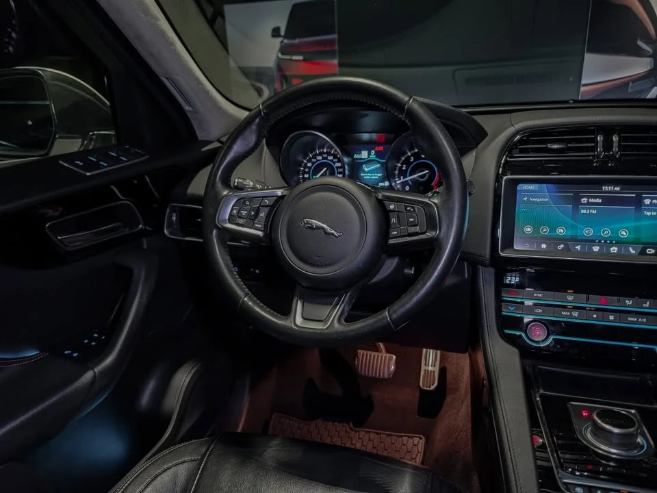 2019 Jaguar F-Pace - Image 11 of 19