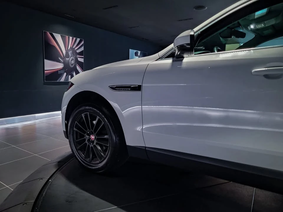 2019 Jaguar F-Pace - Image 8 of 19