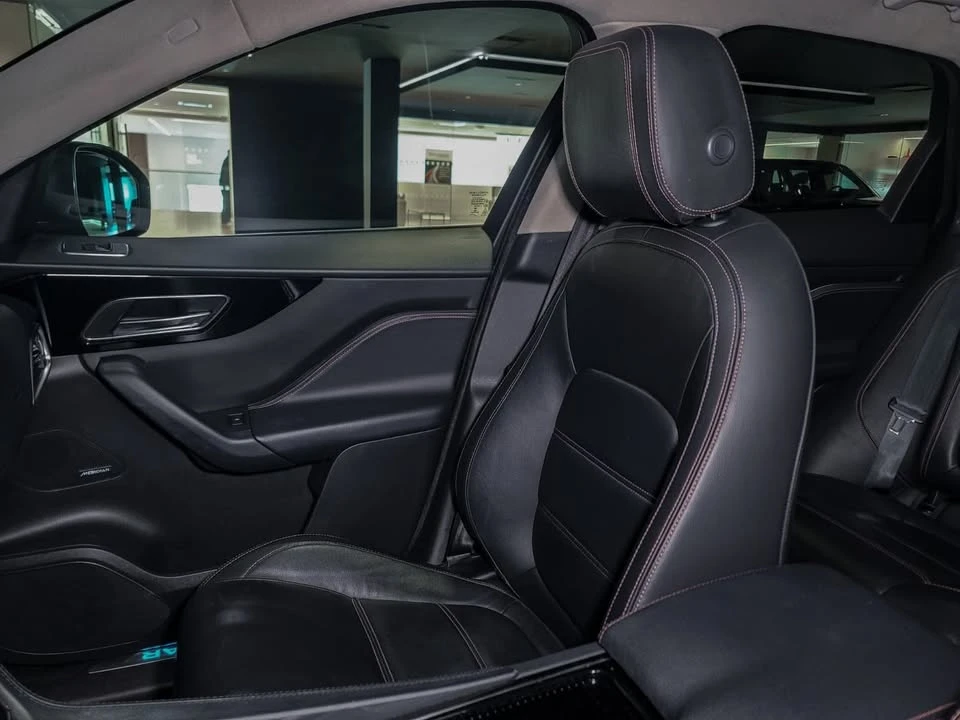 2019 Jaguar F-Pace - Image 18 of 19