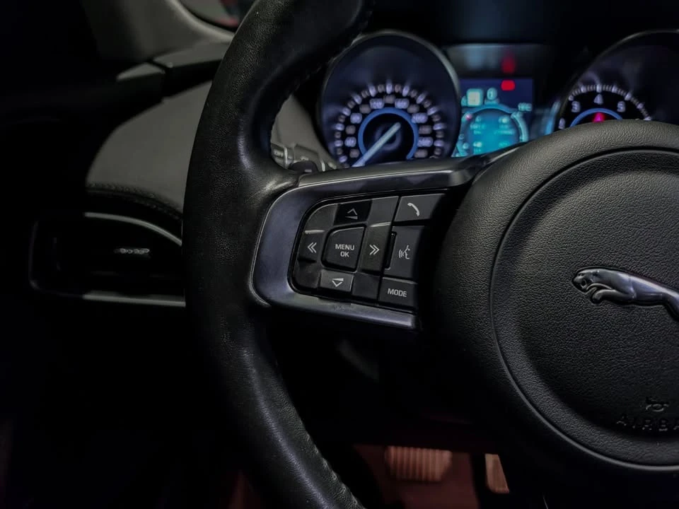 2019 Jaguar F-Pace - Image 14 of 19