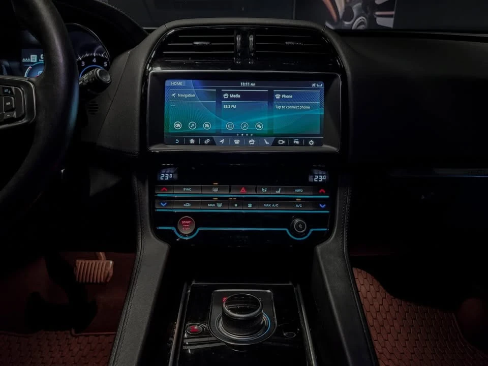 2019 Jaguar F-Pace - Image 16 of 19