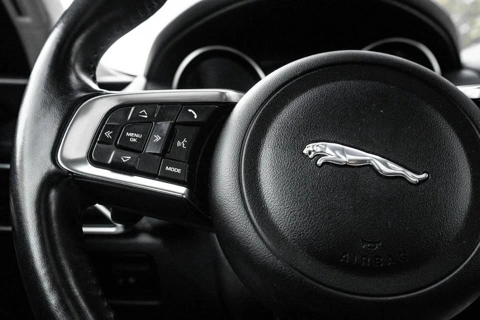 2019 Jaguar F-Pace - Image 10 of 19