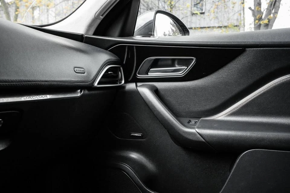 2019 Jaguar F-Pace - Image 17 of 19