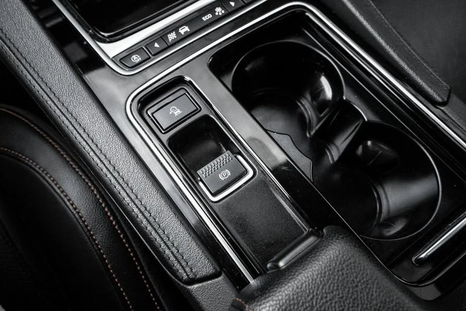 2019 Jaguar F-Pace - Image 15 of 19