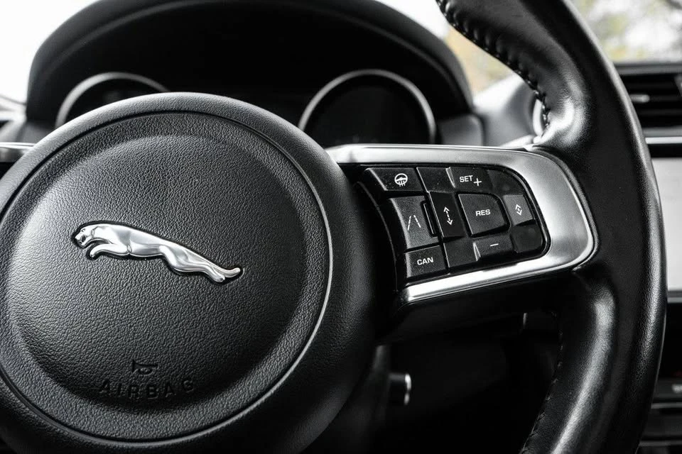 2019 Jaguar F-Pace - Image 11 of 19