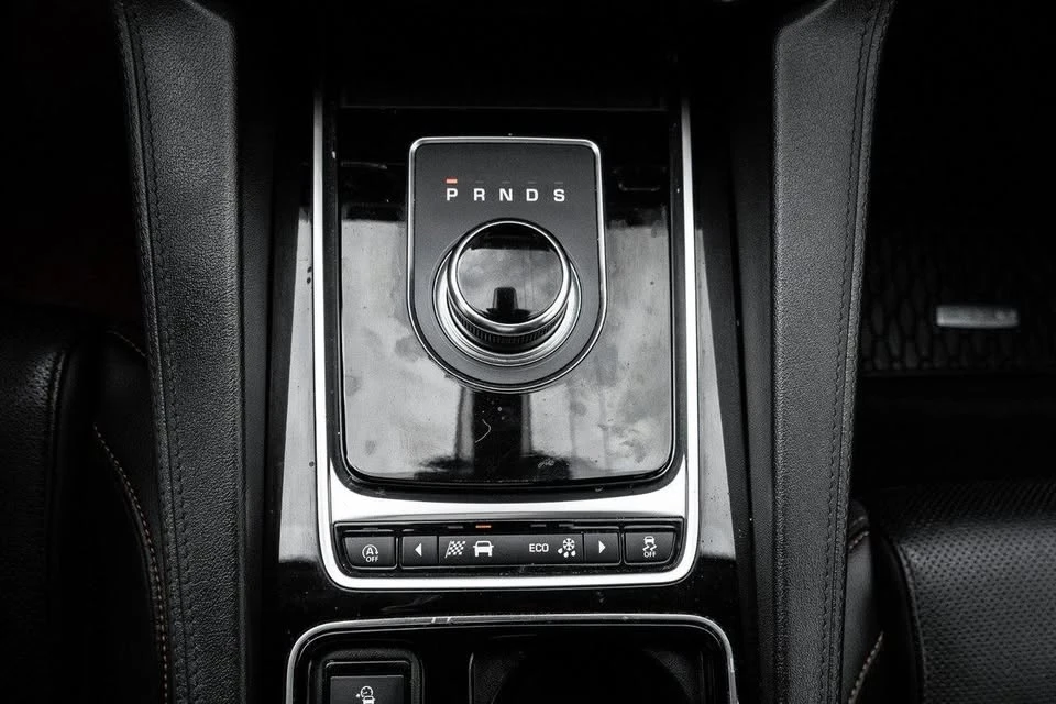 2019 Jaguar F-Pace - Image 14 of 19