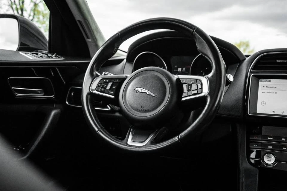 2019 Jaguar F-Pace - Image 9 of 19