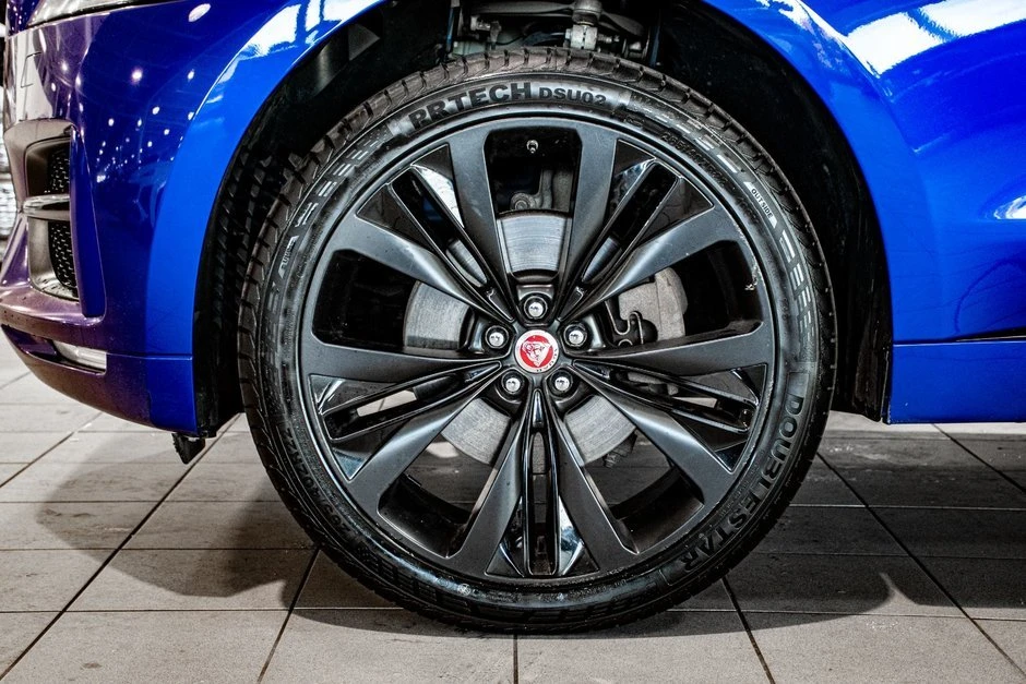 2019 Jaguar F-Pace - Image 5 of 15