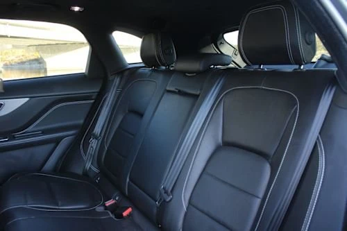 2019 Jaguar F-Pace - Image 16 of 17