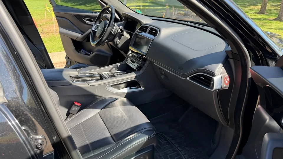 2019 Jaguar F-Pace - Image 9 of 10