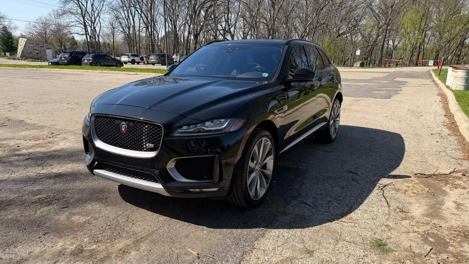 2019 Jaguar F-Pace - Image 2 of 10