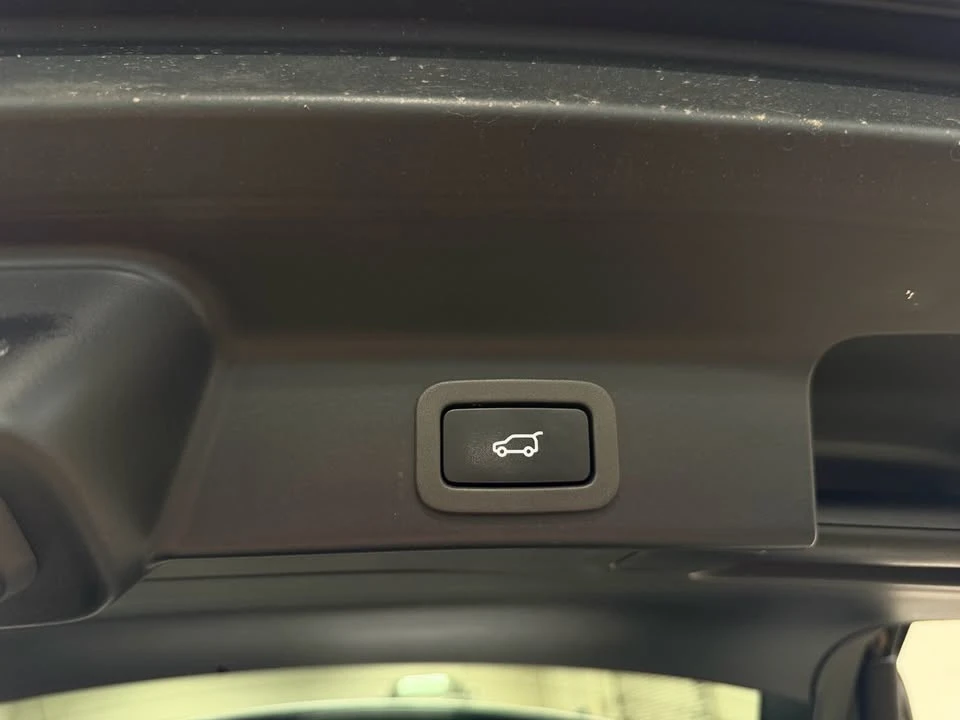 2019 Jaguar F-Pace - Image 11 of 20
