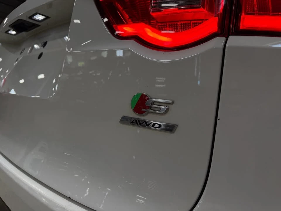 2019 Jaguar F-Pace - Image 9 of 20