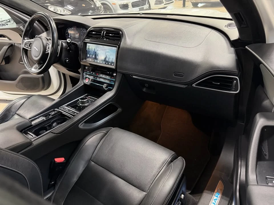 2019 Jaguar F-Pace - Image 16 of 20