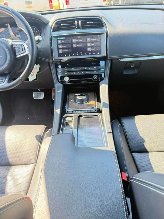 2019 Jaguar F-Pace SVR - Image 14 of 16