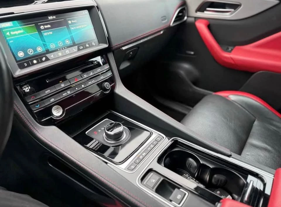 2019 Jaguar F-Pace SVR - Image 17 of 18