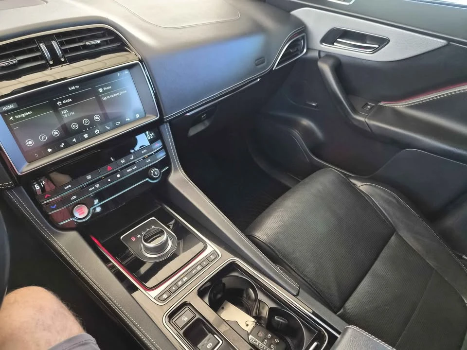 2019 Jaguar F-Pace - Image 5 of 9