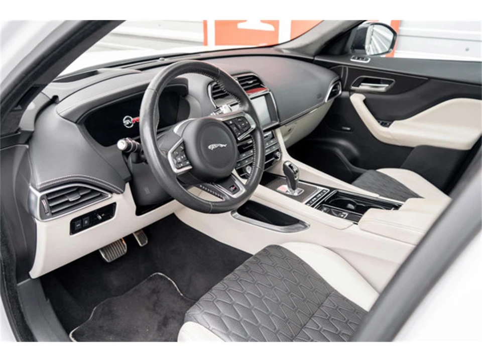 2019 Jaguar F-Pace - Image 8 of 12