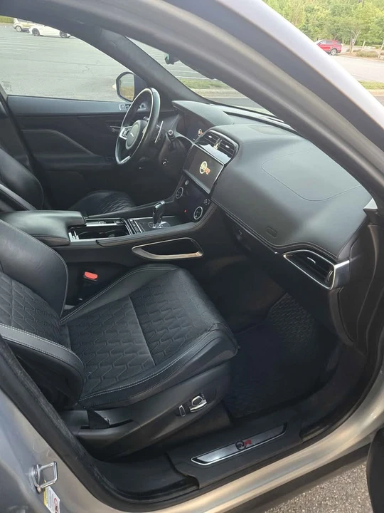 2019 Jaguar F-Pace SVR - Image 12 of 14