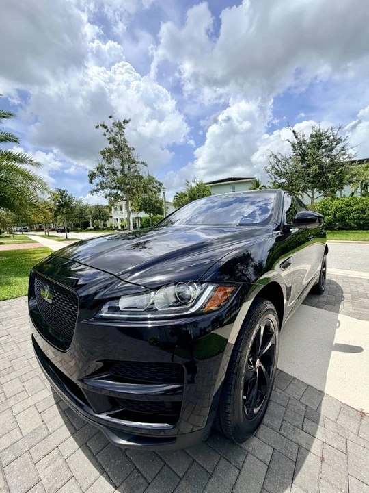 2019 Jaguar F-Pace - Image 2 of 9