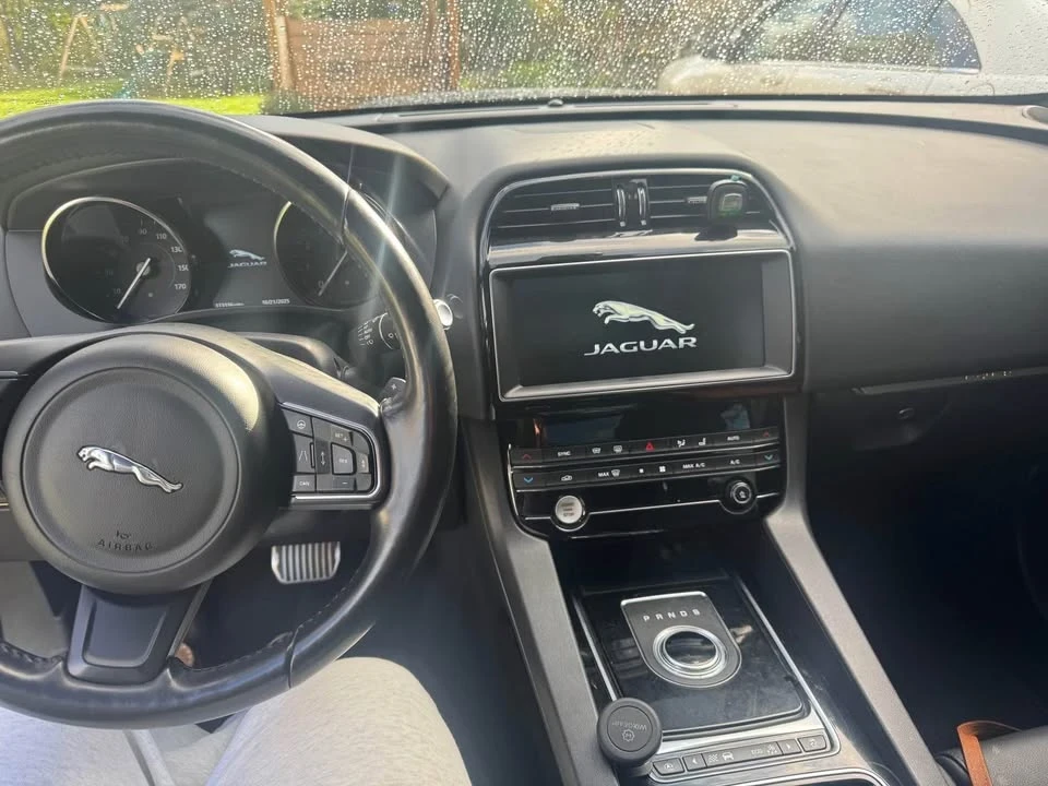 2019 Jaguar F-Pace - Image 6 of 10