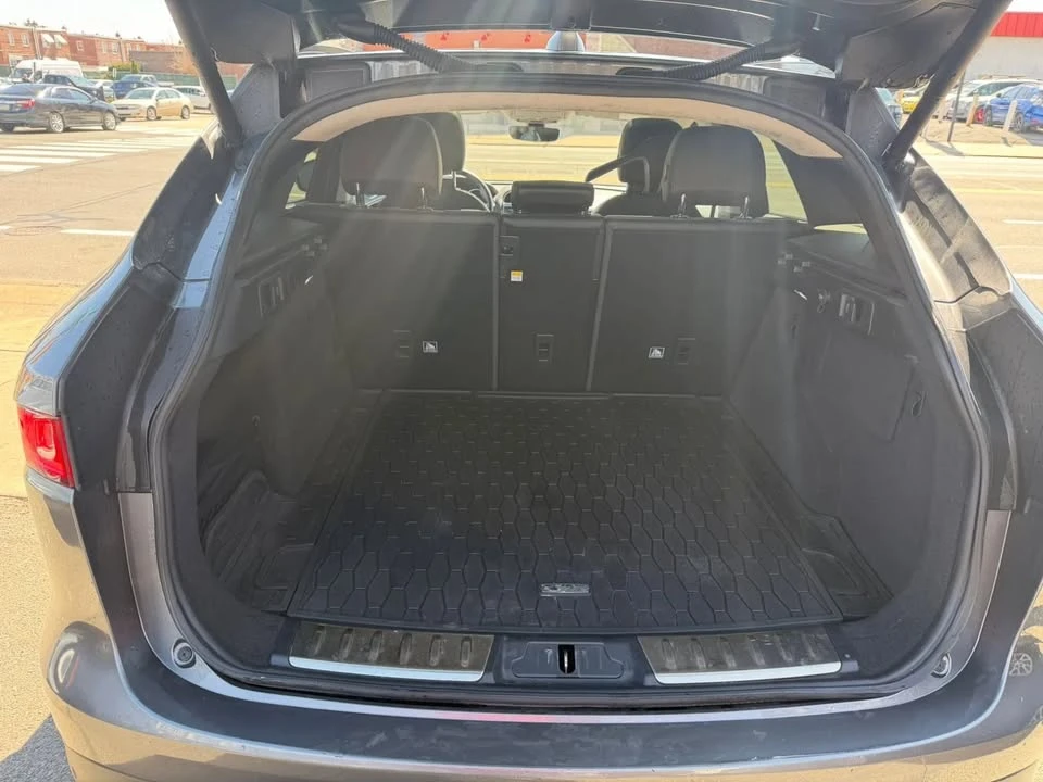 2019 Jaguar F-Pace - Image 15 of 16