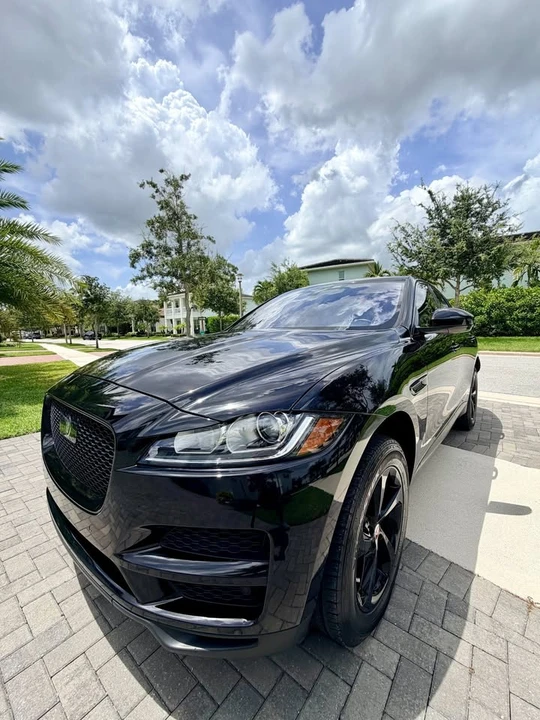 2019 Jaguar F-Pace - Image 2 of 9