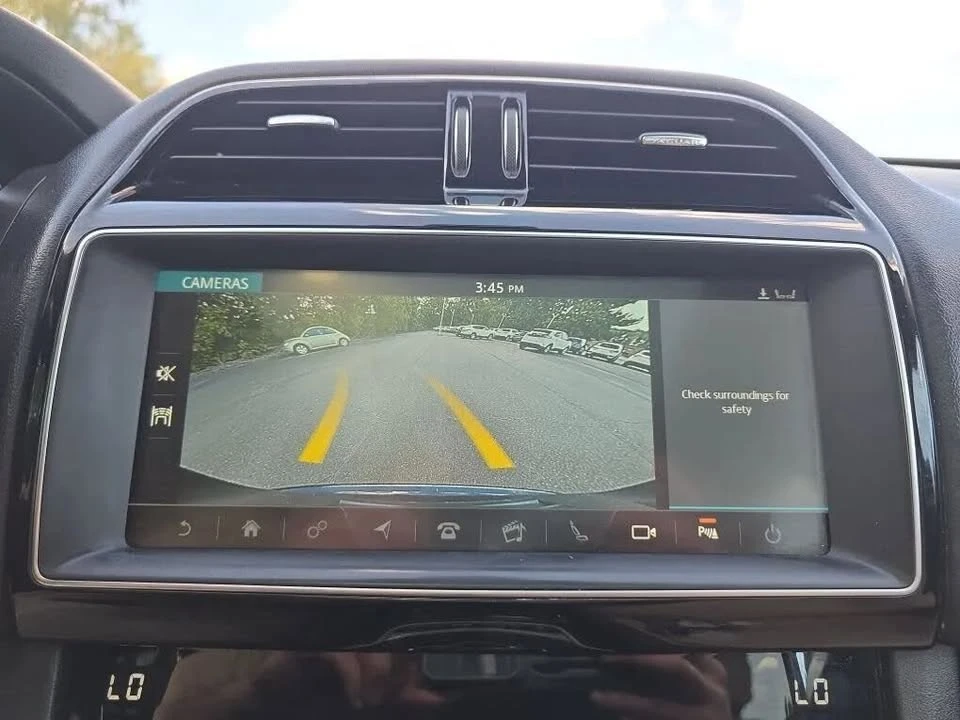 2019 Jaguar F-Pace - Image 10 of 18