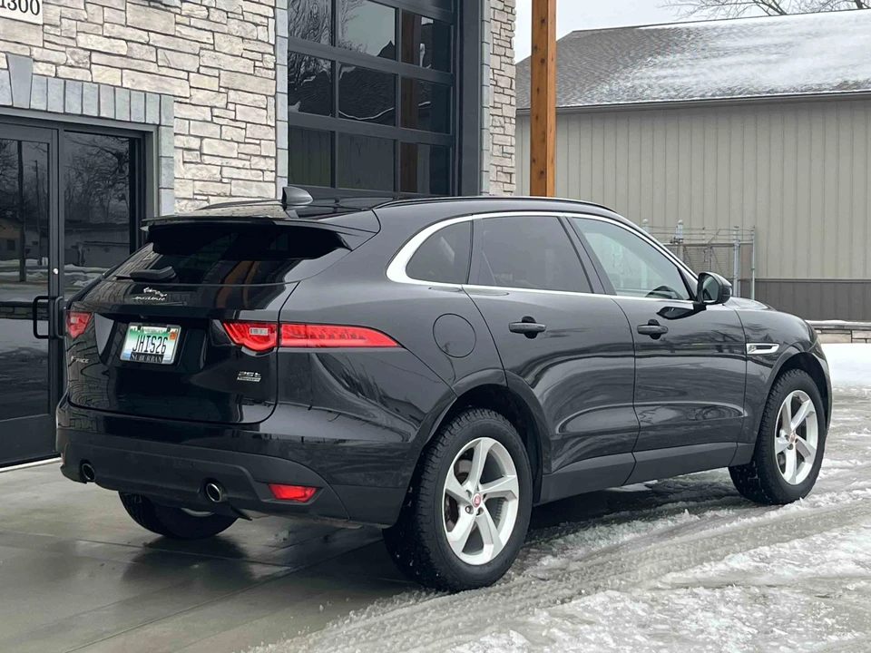2019 Jaguar F-Pace - Image 4 of 31