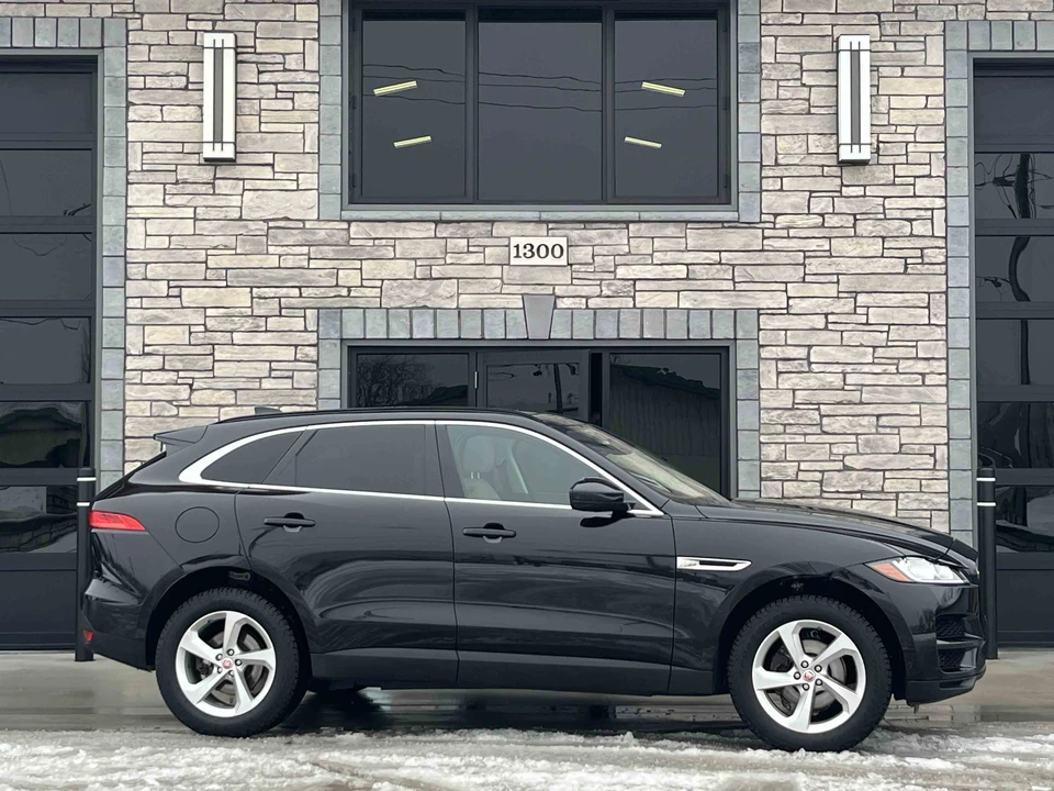 2019 Jaguar F-Pace - Image 2 of 31