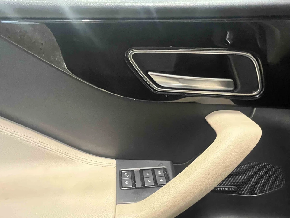 2019 Jaguar F-Pace - Image 24 of 31