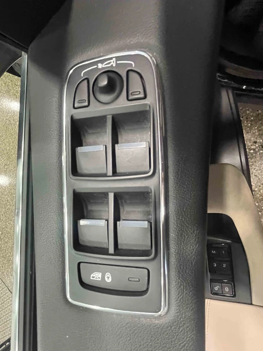 2019 Jaguar F-Pace - Image 25 of 31