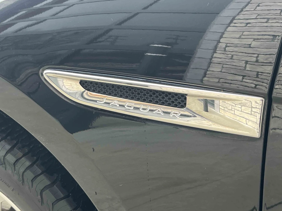 2019 Jaguar F-Pace - Image 12 of 31