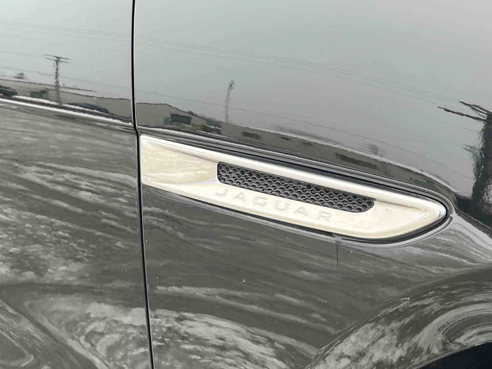 2019 Jaguar F-Pace - Image 16 of 31
