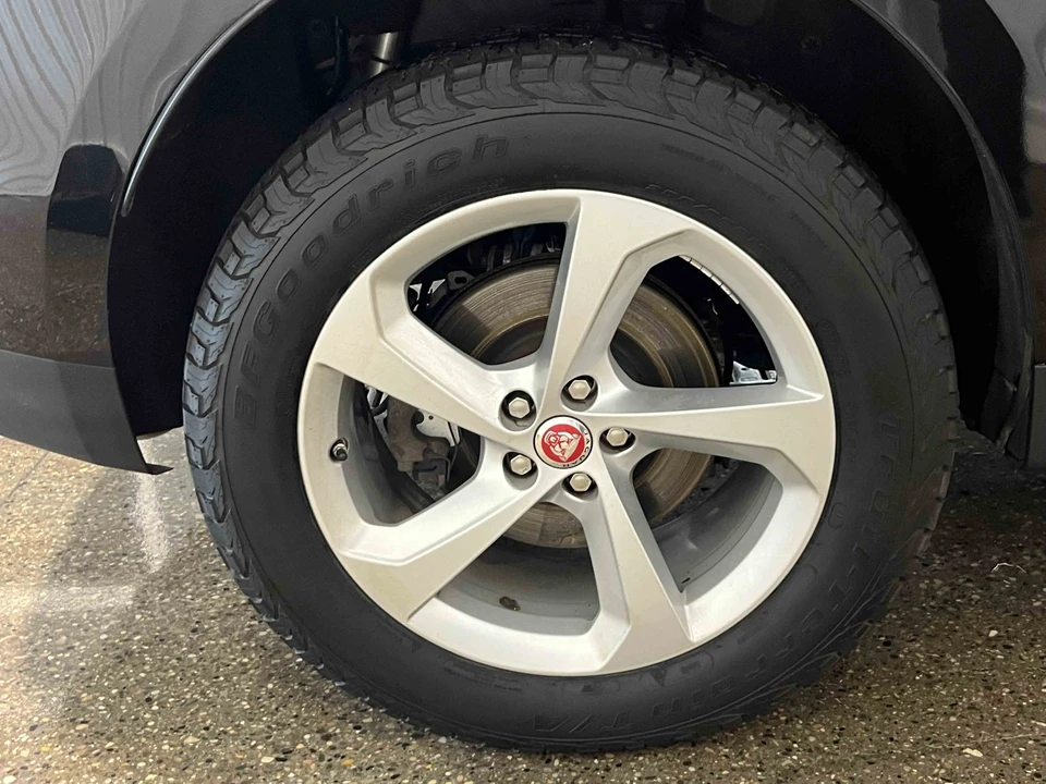 2019 Jaguar F-Pace - Image 22 of 31