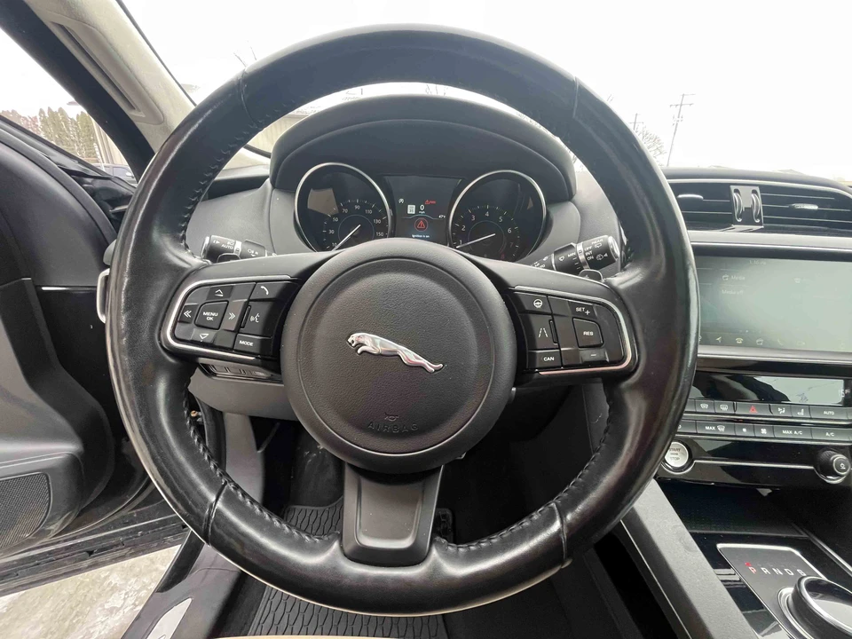2019 Jaguar F-Pace - Image 29 of 31