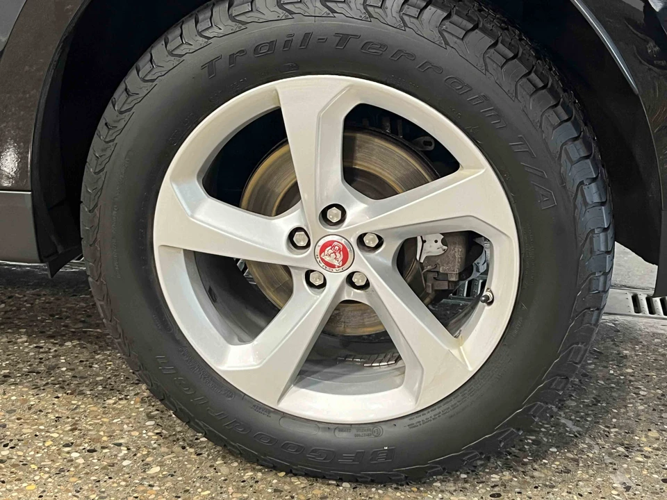 2019 Jaguar F-Pace - Image 19 of 31