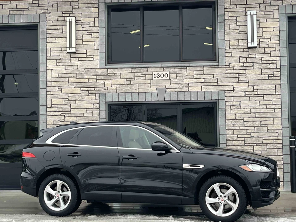 2019 Jaguar F-Pace - Image 11 of 31