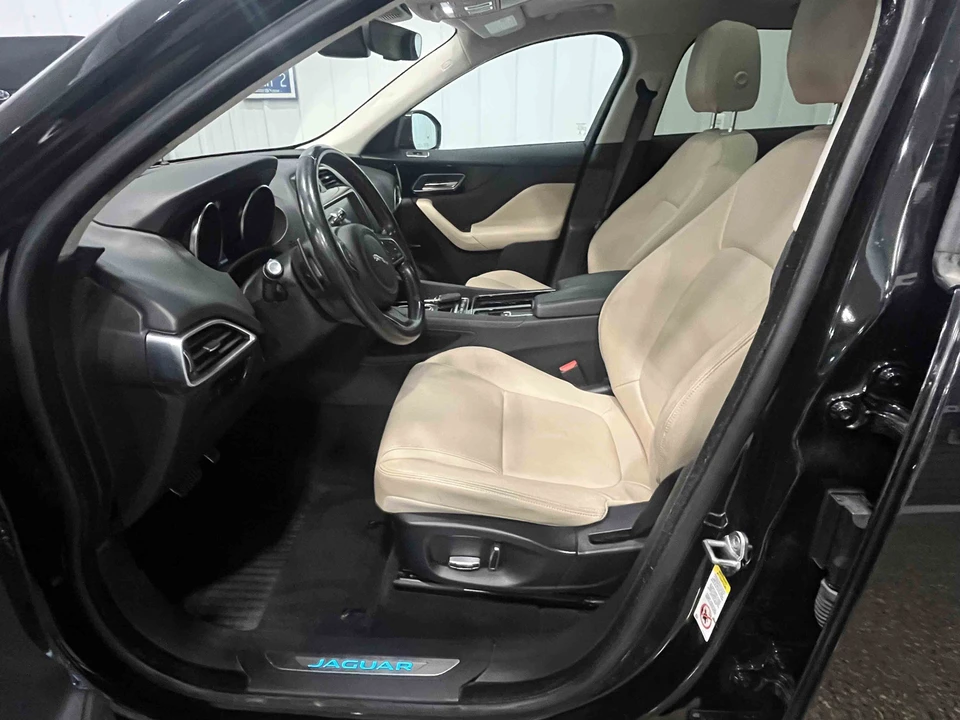 2019 Jaguar F-Pace - Image 26 of 31
