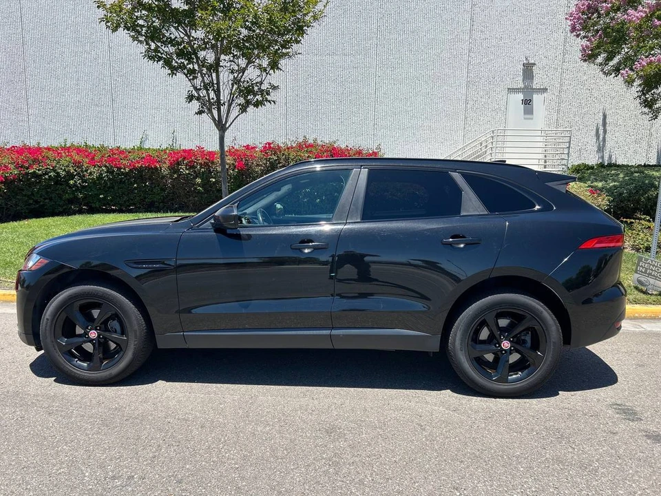 2019 Jaguar F-Pace - Image 2 of 22