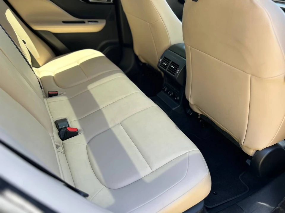 2019 Jaguar F-Pace - Image 14 of 22