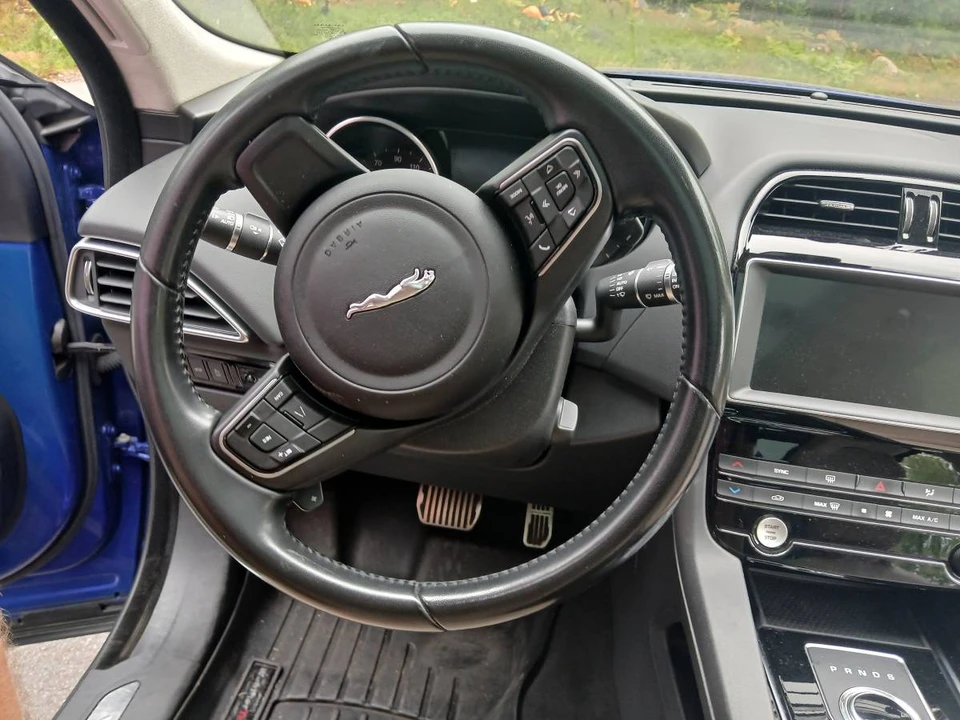 2019 Jaguar F-Pace - Image 9 of 12