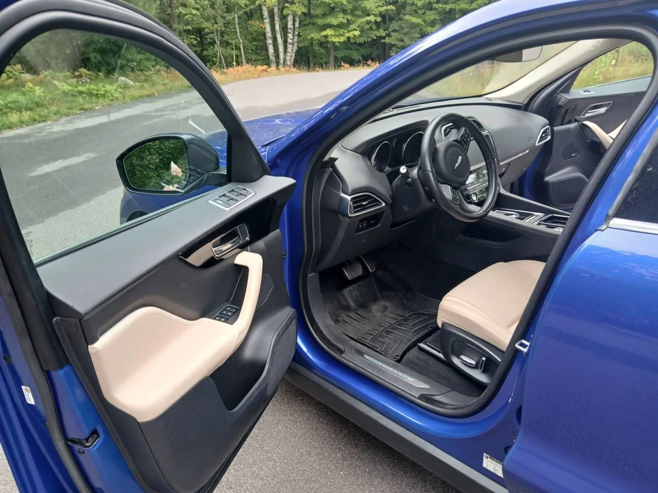 2019 Jaguar F-Pace - Image 5 of 12