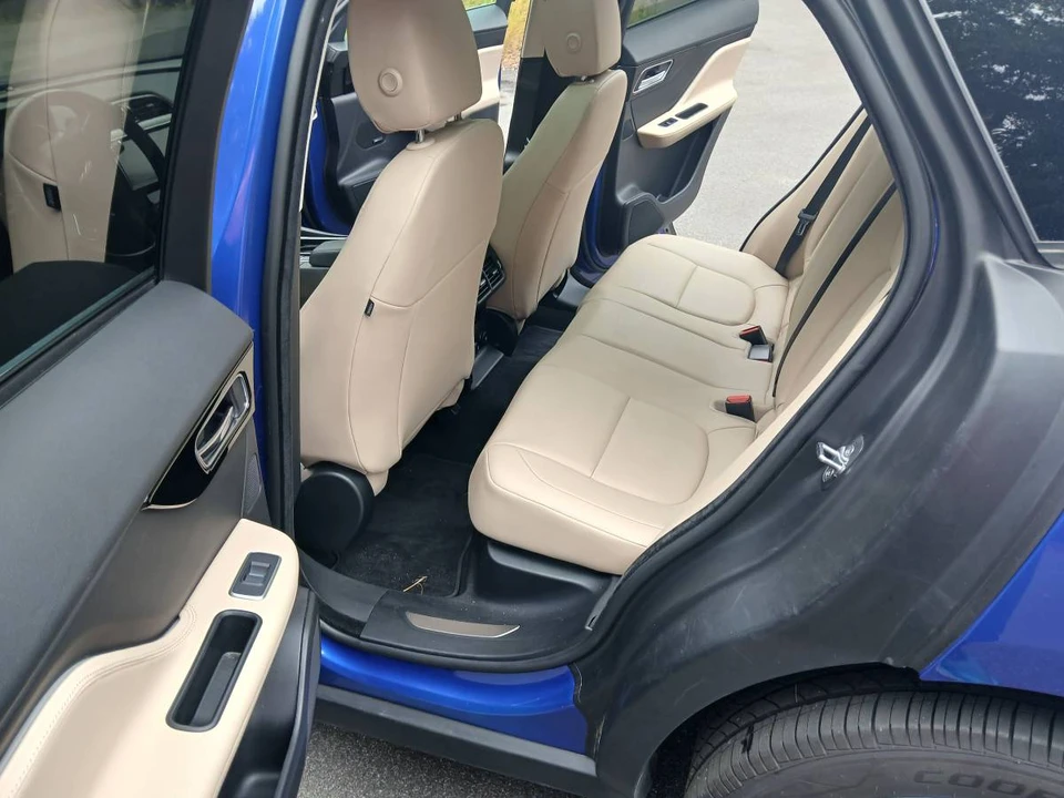 2019 Jaguar F-Pace - Image 8 of 12