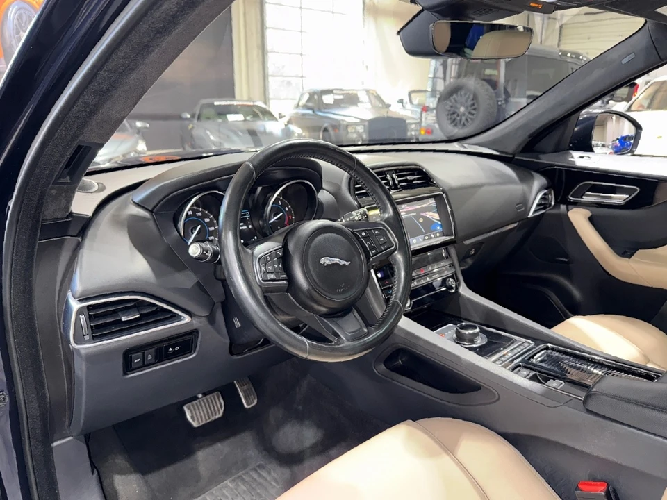 2019 Jaguar F-Pace - Image 9 of 12