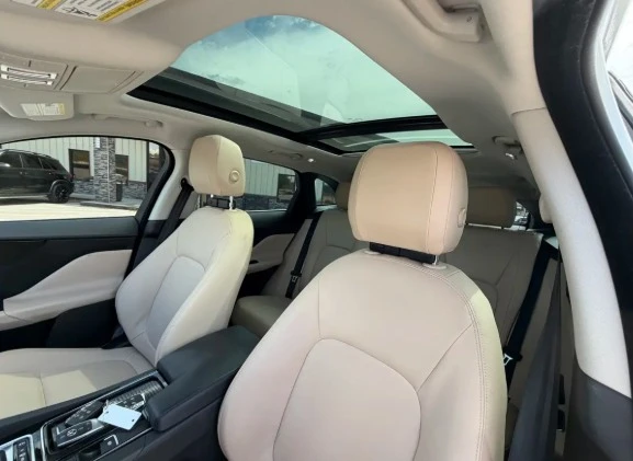 2019 Jaguar F-Pace - Image 9 of 12