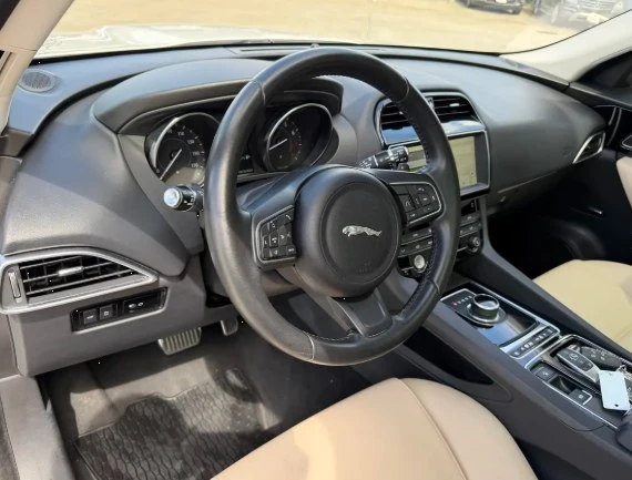 2019 Jaguar F-Pace - Image 7 of 12