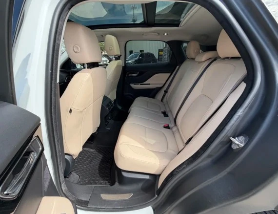 2019 Jaguar F-Pace - Image 11 of 12
