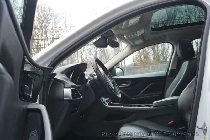 2019 Jaguar F-Pace - Image 10 of 12